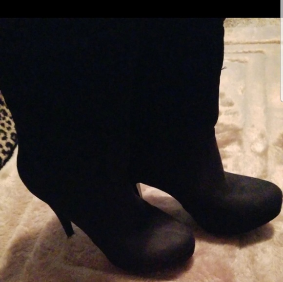 Boots - Picture 3 of 6